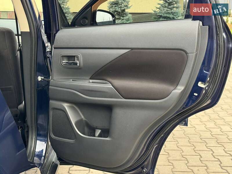 Позашляховик / Кросовер Mitsubishi Outlander 2012 в Луцьку