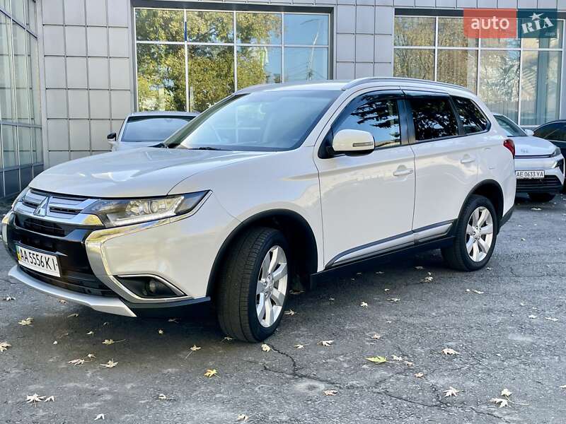 Позашляховик / Кросовер Mitsubishi Outlander 2015 в Києві
