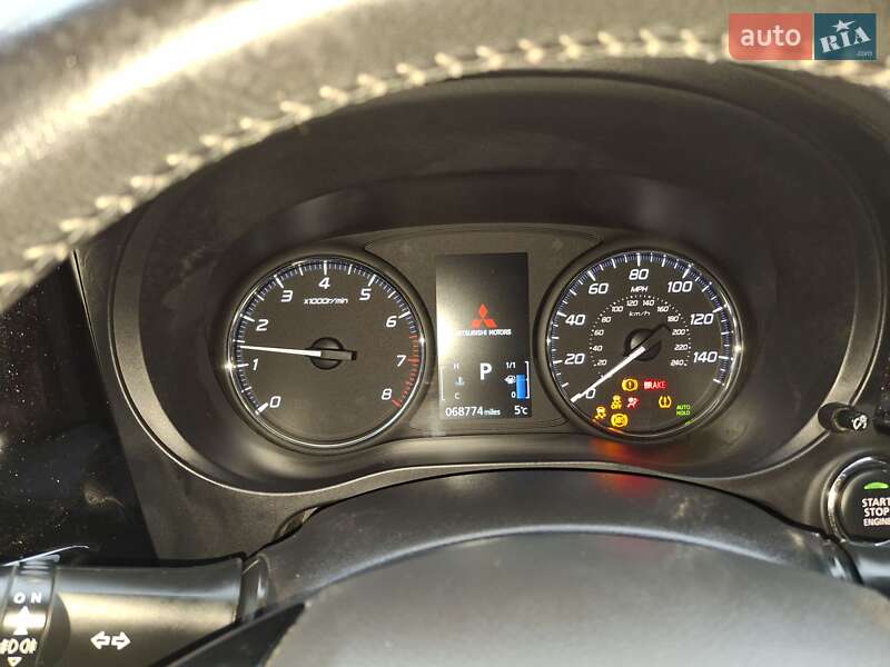 Позашляховик / Кросовер Mitsubishi Outlander 2019 в Вінниці