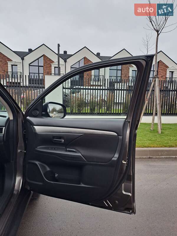 Внедорожник / Кроссовер Mitsubishi Outlander 2016 в Белой Церкви фото 17 Внедорожник / Кроссовер Mitsubishi Outlander 2016 в Белой Церкви