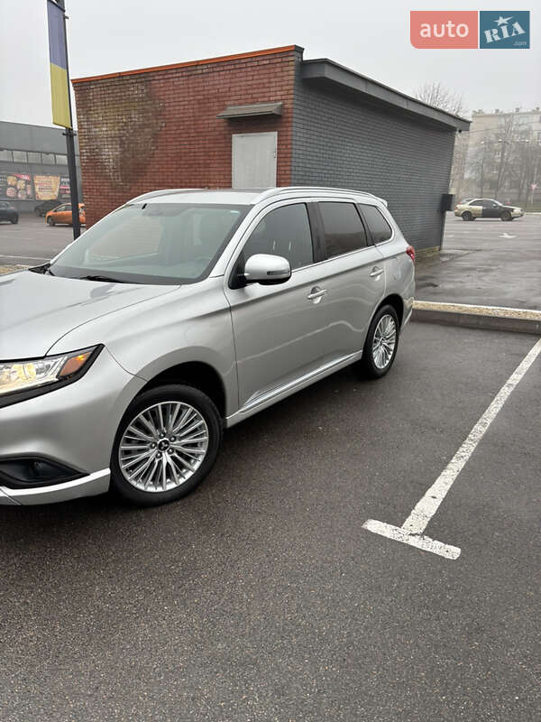 Внедорожник / Кроссовер Mitsubishi Outlander 2018 в Харькове