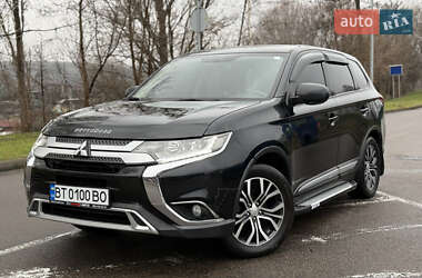Внедорожник / Кроссовер Mitsubishi Outlander 2017 в Киеве