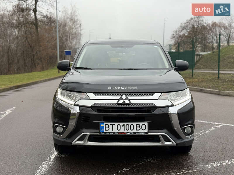 Внедорожник / Кроссовер Mitsubishi Outlander 2017 в Киеве