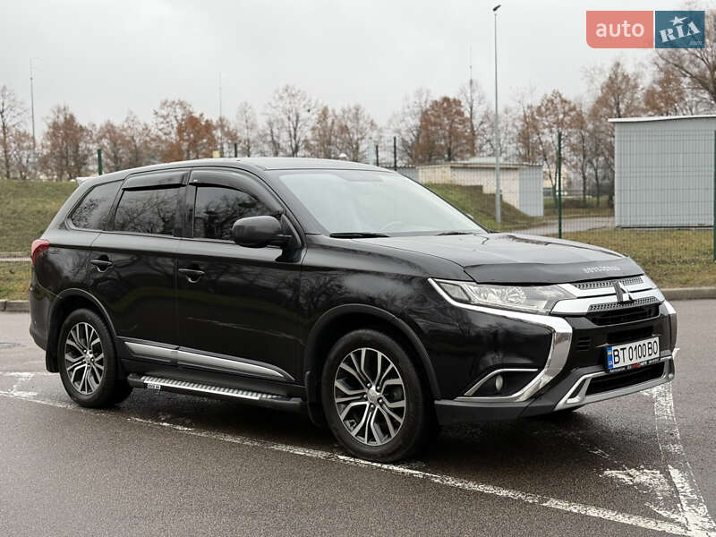 Внедорожник / Кроссовер Mitsubishi Outlander 2017 в Киеве