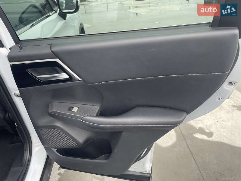 Внедорожник / Кроссовер Mitsubishi Outlander 2021 в Киеве фото 22 Внедорожник / Кроссовер Mitsubishi Outlander 2021 в Киеве