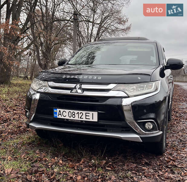 Позашляховик / Кросовер Mitsubishi Outlander 2017 в Луцьку