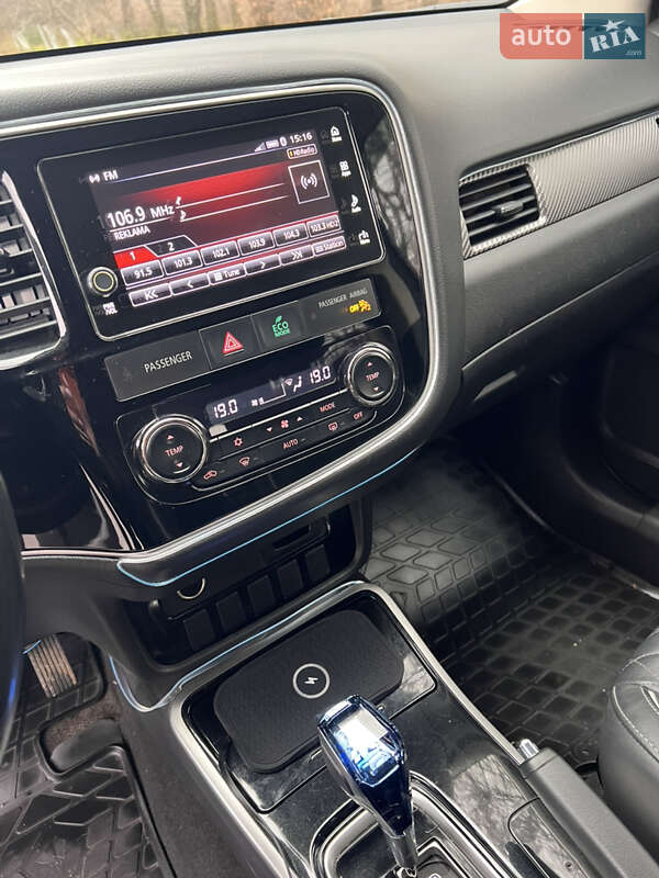 Позашляховик / Кросовер Mitsubishi Outlander 2017 в Луцьку