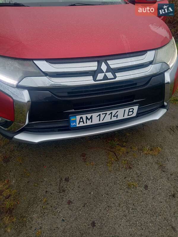 Внедорожник / Кроссовер Mitsubishi Outlander 2016 в Малине фото Внедорожник / Кроссовер Mitsubishi Outlander 2016 в Малине