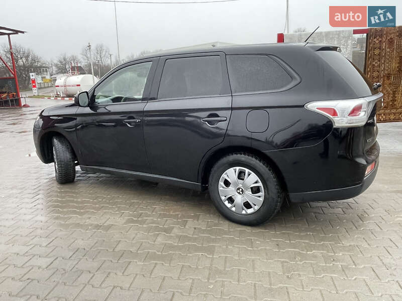 Позашляховик / Кросовер Mitsubishi Outlander 2014 в Чернівцях