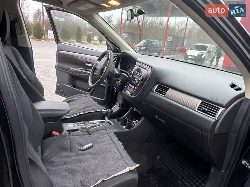 Позашляховик / Кросовер Mitsubishi Outlander 2014 в Чернівцях