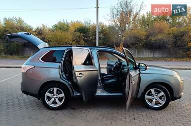 Позашляховик / Кросовер Mitsubishi Outlander 2013 в Львові