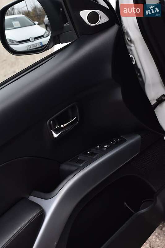 Позашляховик / Кросовер Mitsubishi Outlander 2008 в Кривому Розі фото 23 Позашляховик / Кросовер Mitsubishi Outlander 2008 в Кривому Розі