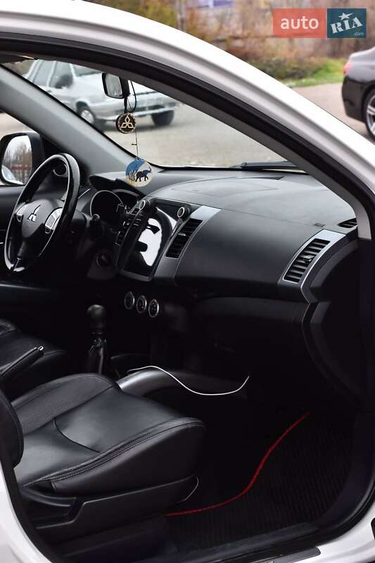 Позашляховик / Кросовер Mitsubishi Outlander 2008 в Кривому Розі фото 42 Позашляховик / Кросовер Mitsubishi Outlander 2008 в Кривому Розі