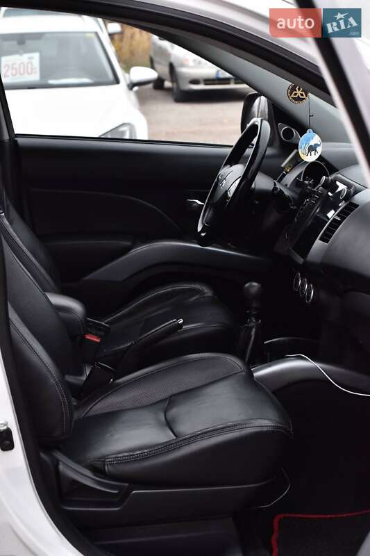Позашляховик / Кросовер Mitsubishi Outlander 2008 в Кривому Розі фото 49 Позашляховик / Кросовер Mitsubishi Outlander 2008 в Кривому Розі