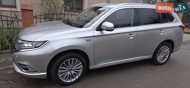 Позашляховик / Кросовер Mitsubishi Outlander 2020 в Тернополі фото 2 Позашляховик / Кросовер Mitsubishi Outlander 2020 в Тернополі