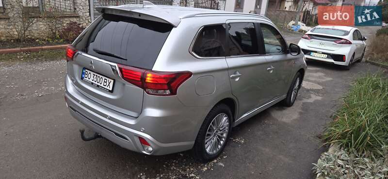 Позашляховик / Кросовер Mitsubishi Outlander 2020 в Тернополі фото 5 Позашляховик / Кросовер Mitsubishi Outlander 2020 в Тернополі