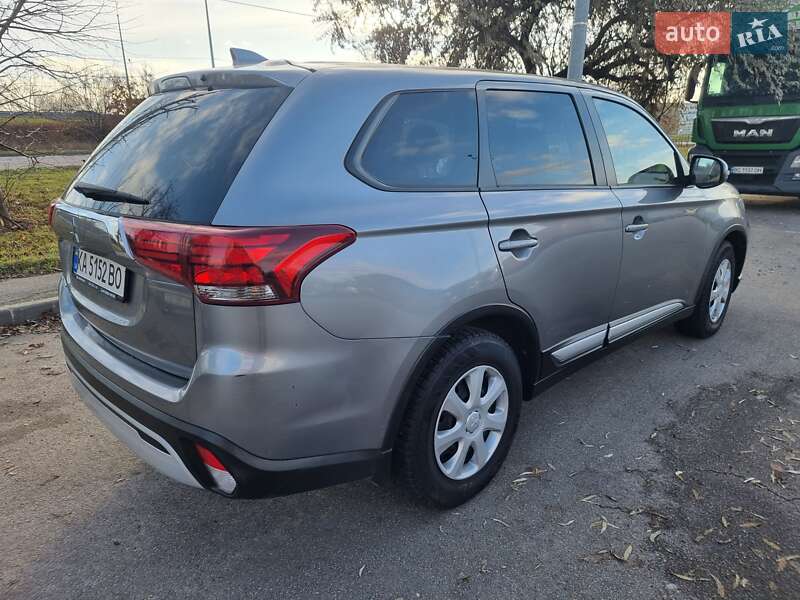 Внедорожник / Кроссовер Mitsubishi Outlander 2020 в Ирпене фото 4 Внедорожник / Кроссовер Mitsubishi Outlander 2020 в Ирпене