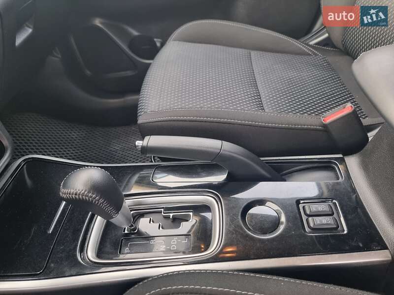 Внедорожник / Кроссовер Mitsubishi Outlander 2020 в Ирпене фото 6 Внедорожник / Кроссовер Mitsubishi Outlander 2020 в Ирпене