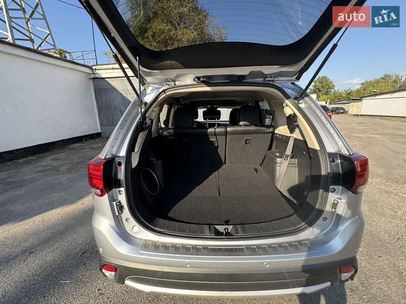 Позашляховик / Кросовер Mitsubishi Outlander 2016 в Києві