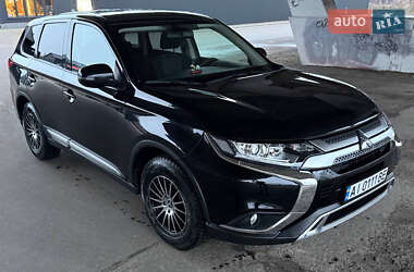 Внедорожник / Кроссовер Mitsubishi Outlander 2021 в Киеве