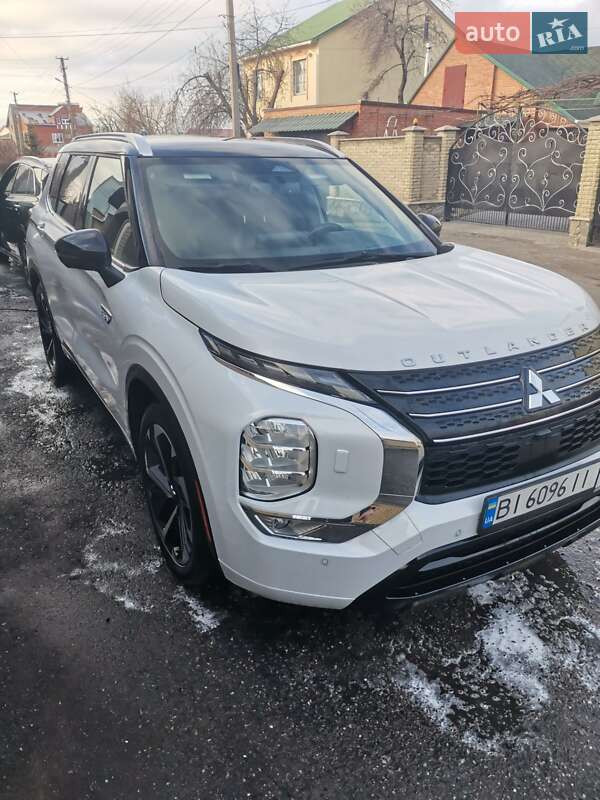 Позашляховик / Кросовер Mitsubishi Outlander 2023 в Полтаві фото 17 Позашляховик / Кросовер Mitsubishi Outlander 2023 в Полтаві