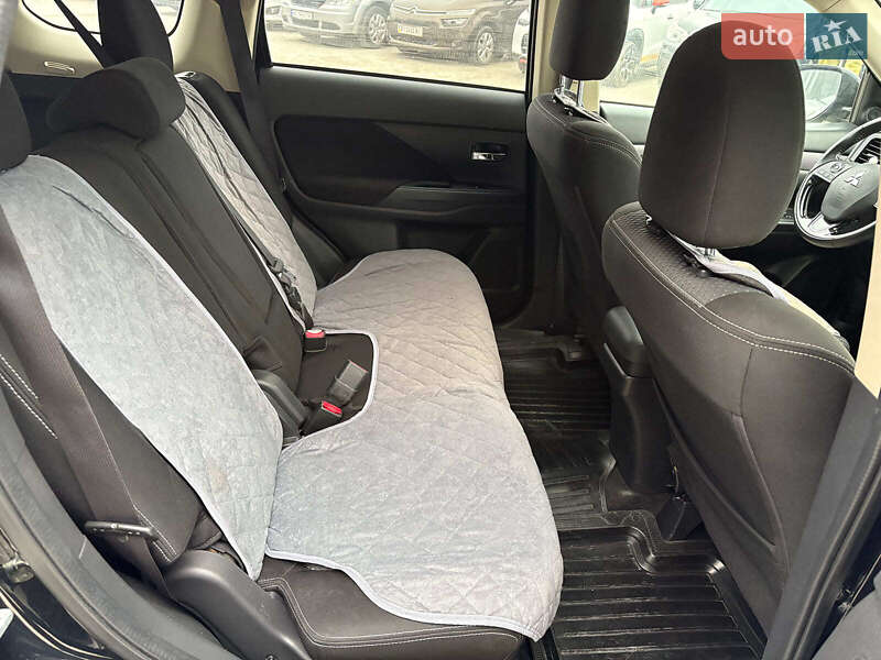 Позашляховик / Кросовер Mitsubishi Outlander 2017 в Львові фото 34 Позашляховик / Кросовер Mitsubishi Outlander 2017 в Львові