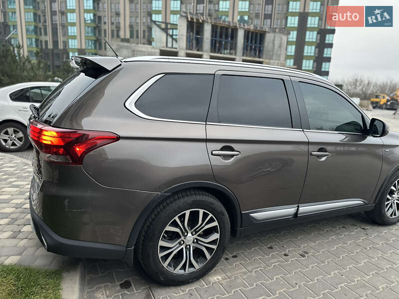 Внедорожник / Кроссовер Mitsubishi Outlander 2016 в Киеве фото 11 Внедорожник / Кроссовер Mitsubishi Outlander 2016 в Киеве