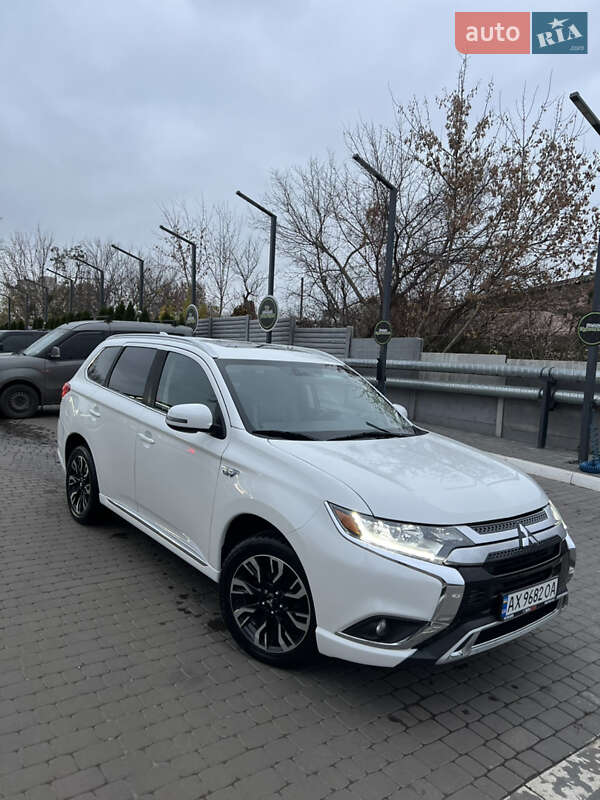 Внедорожник / Кроссовер Mitsubishi Outlander 2018 в Харькове фото 4 Внедорожник / Кроссовер Mitsubishi Outlander 2018 в Харькове