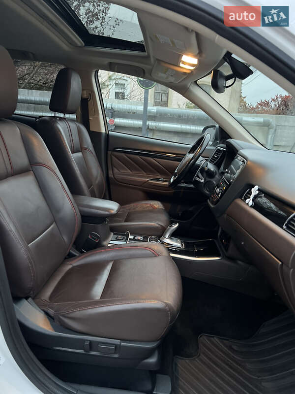 Внедорожник / Кроссовер Mitsubishi Outlander 2018 в Харькове фото 18 Внедорожник / Кроссовер Mitsubishi Outlander 2018 в Харькове