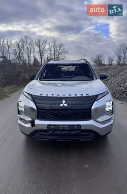 Внедорожник / Кроссовер Mitsubishi Outlander 2022 в Киеве