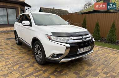 Позашляховик / Кросовер Mitsubishi Outlander 2015 в Вінниці