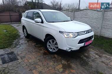 Внедорожник / Кроссовер Mitsubishi Outlander 2013 в Гоще