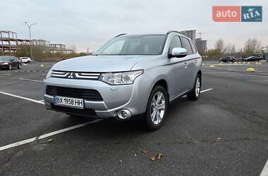 Позашляховик / Кросовер Mitsubishi Outlander 2013 в Києві