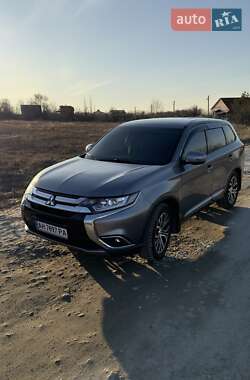 Внедорожник / Кроссовер Mitsubishi Outlander 2018 в Киеве
