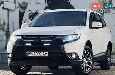 Внедорожник / Кроссовер Mitsubishi Outlander 2015 в Одессе