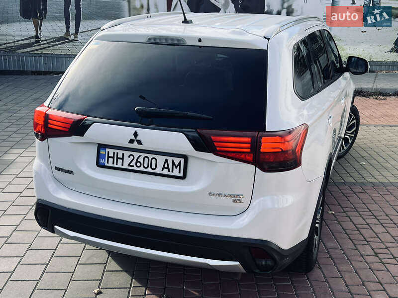 Внедорожник / Кроссовер Mitsubishi Outlander 2015 в Одессе фото 17 Внедорожник / Кроссовер Mitsubishi Outlander 2015 в Одессе