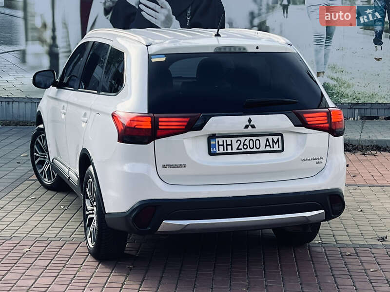 Внедорожник / Кроссовер Mitsubishi Outlander 2015 в Одессе фото 22 Внедорожник / Кроссовер Mitsubishi Outlander 2015 в Одессе
