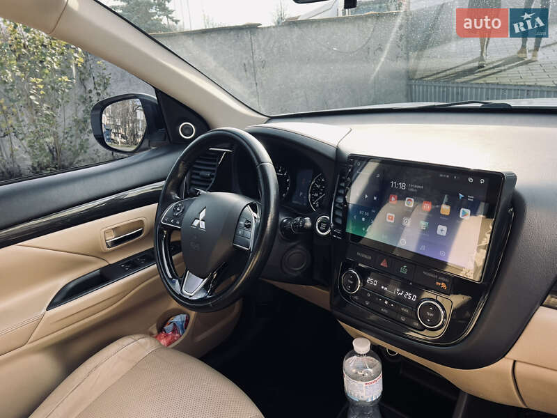Внедорожник / Кроссовер Mitsubishi Outlander 2015 в Одессе фото 39 Внедорожник / Кроссовер Mitsubishi Outlander 2015 в Одессе