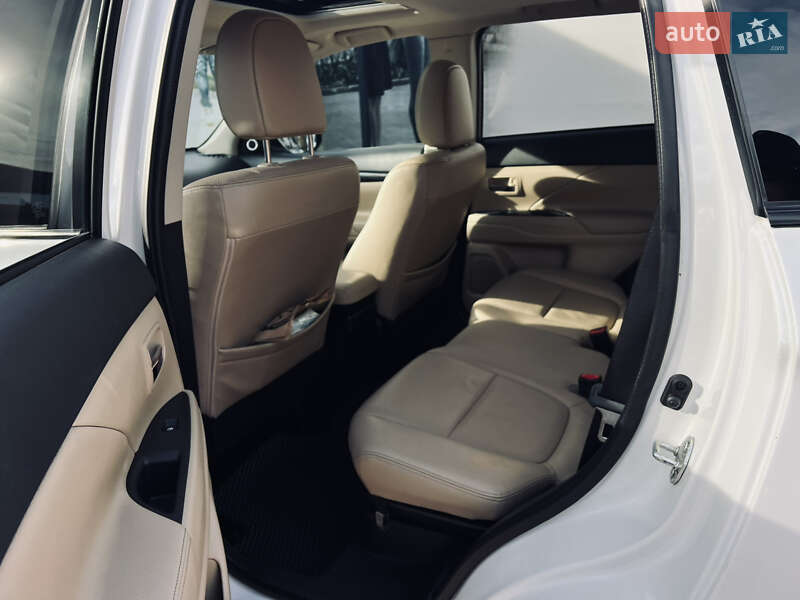 Внедорожник / Кроссовер Mitsubishi Outlander 2015 в Одессе фото 46 Внедорожник / Кроссовер Mitsubishi Outlander 2015 в Одессе