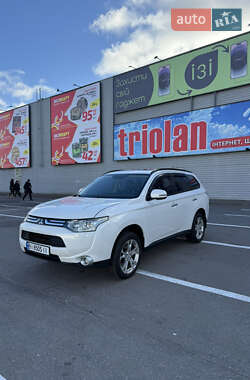 Внедорожник / Кроссовер Mitsubishi Outlander 2013 в Полтаве