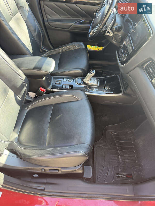 Внедорожник / Кроссовер Mitsubishi Outlander 2017 в Львове