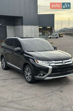 Позашляховик / Кросовер Mitsubishi Outlander 2017 в Софіївській Борщагівці