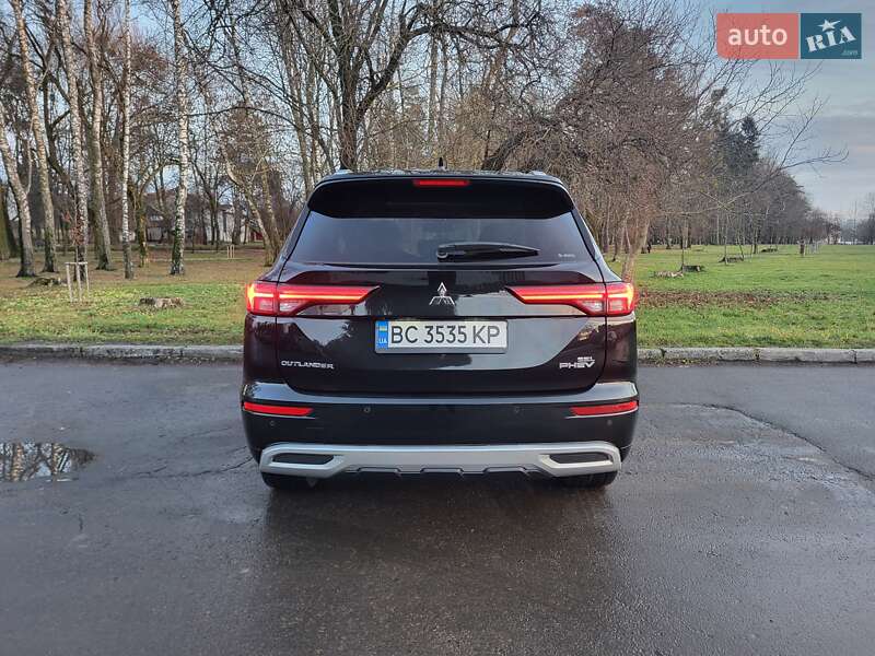 Позашляховик / Кросовер Mitsubishi Outlander 2022 в Львові