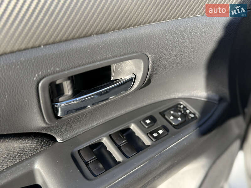 Внедорожник / Кроссовер Mitsubishi Outlander 2013 в Стрые фото 44 Внедорожник / Кроссовер Mitsubishi Outlander 2013 в Стрые