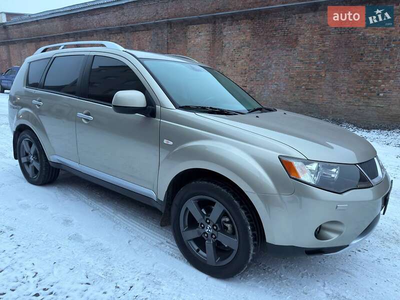 Внедорожник / Кроссовер Mitsubishi Outlander 2007 в Ахтырке