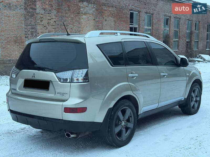 Внедорожник / Кроссовер Mitsubishi Outlander 2007 в Ахтырке