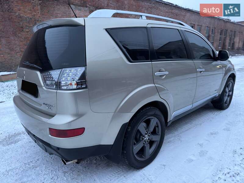 Внедорожник / Кроссовер Mitsubishi Outlander 2007 в Ахтырке