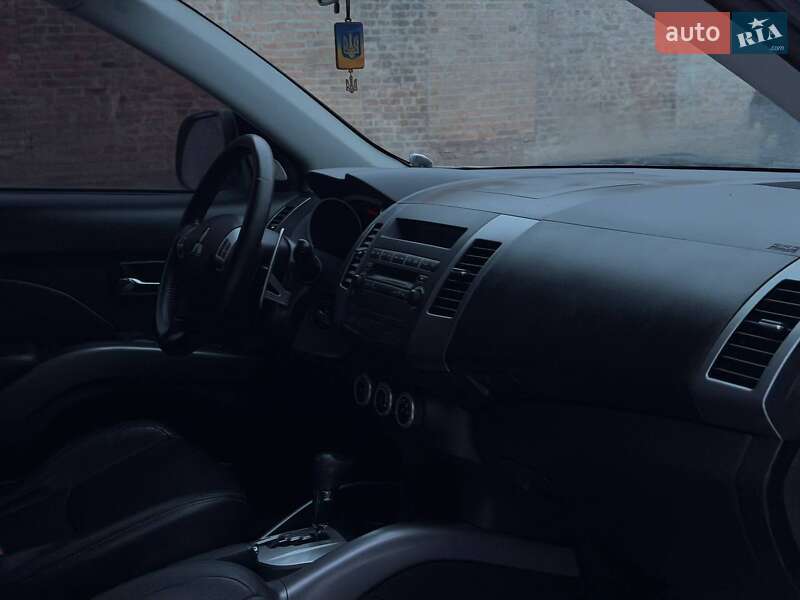 Внедорожник / Кроссовер Mitsubishi Outlander 2007 в Ахтырке