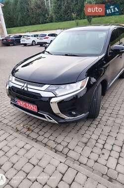 Позашляховик / Кросовер Mitsubishi Outlander 2019 в Острозі