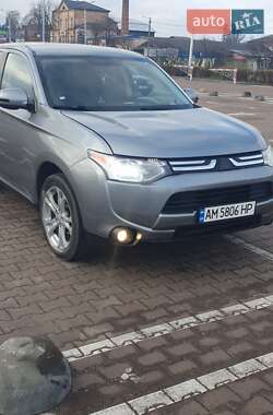 Позашляховик / Кросовер Mitsubishi Outlander 2013 в Житомирі